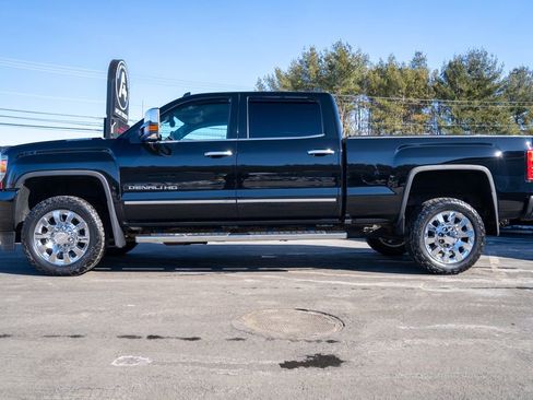 Used 2018 GMC Sierra 2500 Denali w/ Duramax Plus Package image 3