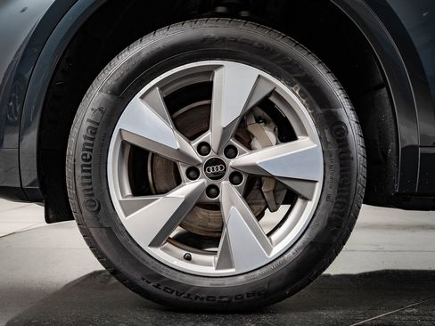 Used 2023 Audi Q5 2.0T Premium w/ Convenience Package image 13