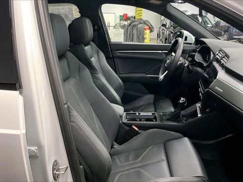 Certified 2025 Audi Q3 2.0T Premium w/ Convenience Package image 10
