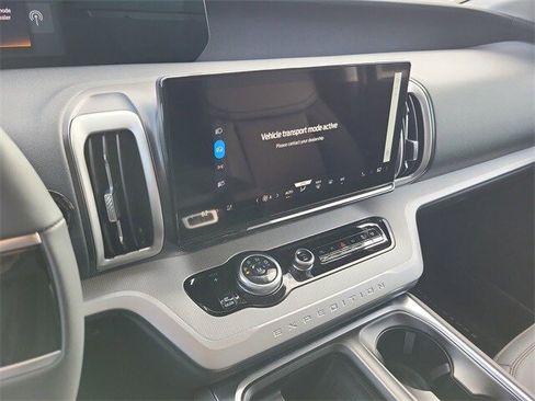 New 2025 Ford Expedition Active image 12