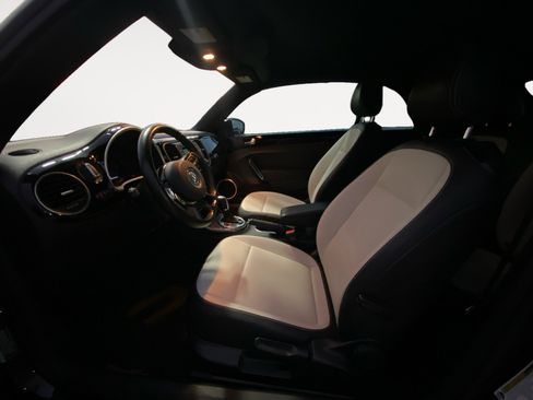 Used 2019 Volkswagen Beetle 2.0T S image 23