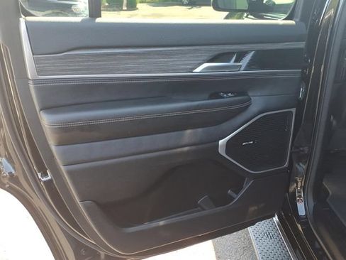 Certified 2024 Jeep Wagoneer Series II AWD/4WD image 18