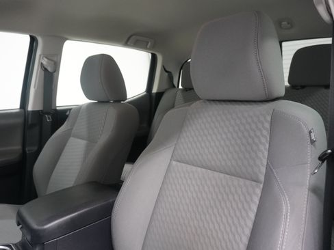 Used 2020 Toyota Tacoma SR5 RWD image 9