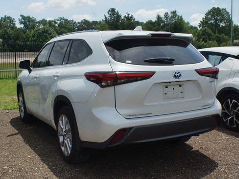 Used 2022 Toyota Highlander Limited AWD/4WD image 3