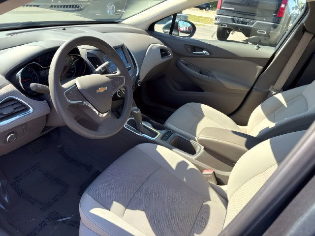 Used 2018 Chevrolet Cruze LT FWD image 13