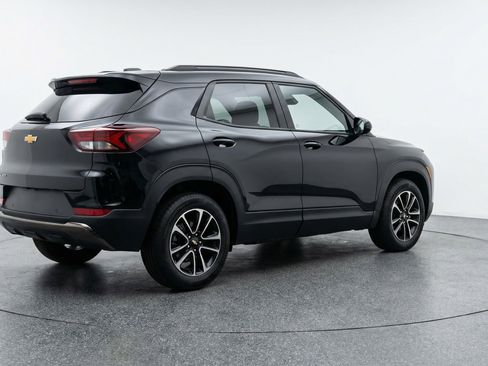 Used 2025 Chevrolet TrailBlazer LT image 9