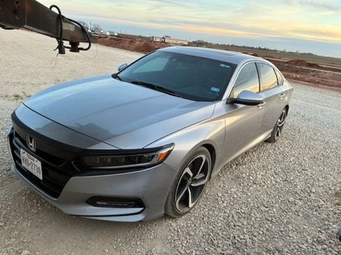 Used 2018 Honda Accord Sport image 2