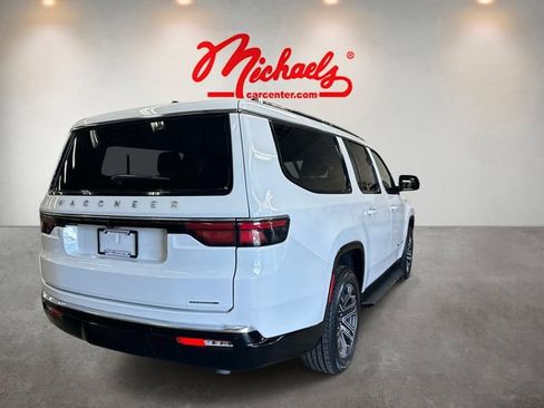 Used 2024 Jeep Wagoneer L Series II w/ Flexible Seating Group AWD/4WD image 3