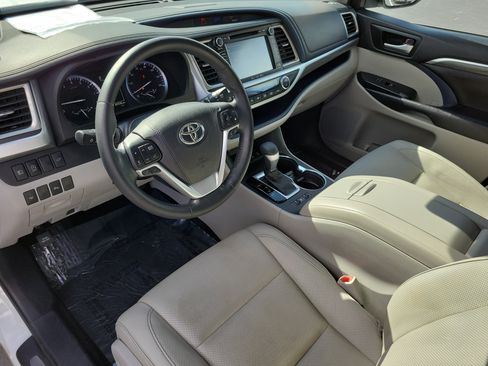 Used 2018 Toyota Highlander Limited AWD/4WD image 23