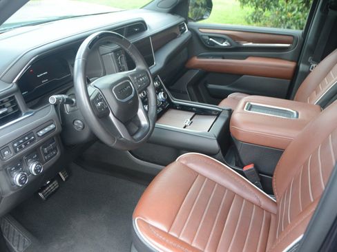 Used 2024 GMC Yukon XL Denali Ultimate AWD/4WD image 2