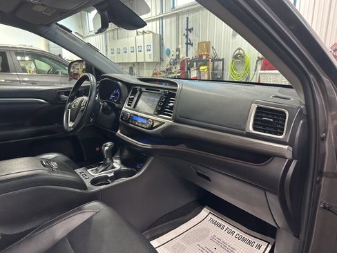 Used 2019 Toyota Highlander Limited w/ Protection Package #3 AWD/4WD image 44