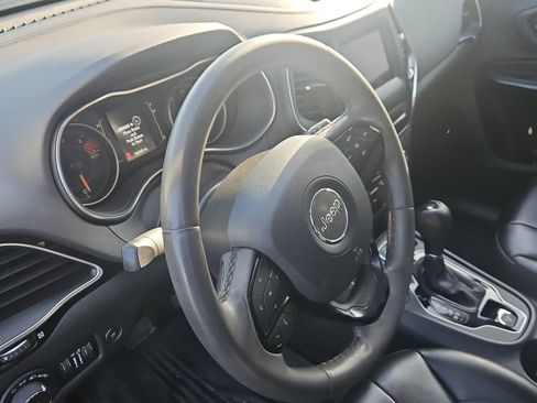 Used 2020 Jeep Cherokee Latitude Plus image 2