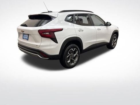 Used 2025 Chevrolet Trax LT image 5