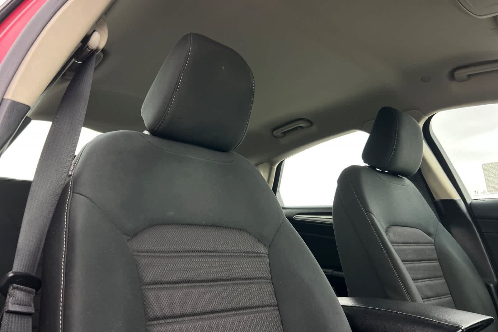 Used 2020 Ford Fusion SE FWD image 17