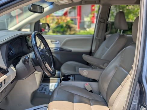 Used 2015 Toyota Sienna XLE AWD/4WD image 25