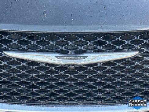 Used 2024 Chrysler Pacifica Limited image 34