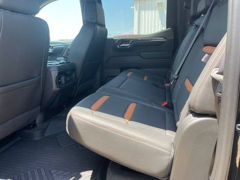 Used 2024 GMC Sierra 1500 AT4 w/ Technology Package AWD/4WD image 4