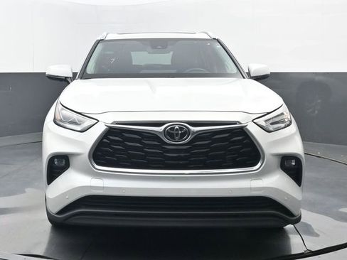 Used 2023 Toyota Highlander Limited image 5
