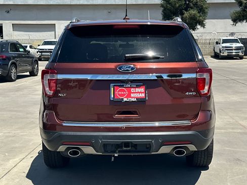 Used 2018 Ford Explorer XLT w/ Equipment Group 201A AWD/4WD image 8