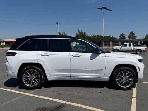 Used 2025 Jeep Grand Cherokee Summit AWD/4WD image 2