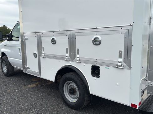 New 2027 Ford E-350 and Econoline 350 Super Duty RWD image 32