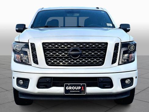 Used 2019 Nissan Titan SV w/ SV Convenience Package image 3