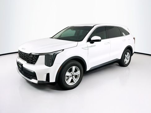 Used 2025 Kia Sorento LX FWD image 3
