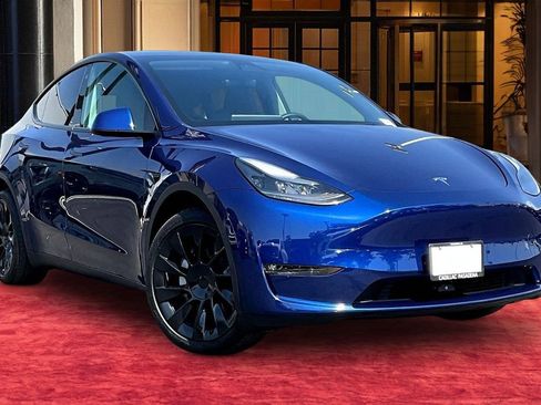 Used 2023 Tesla Model Y Long Range image 2