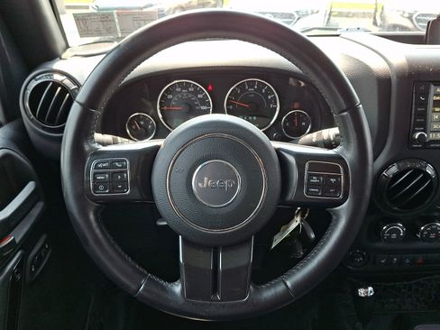 Used 2017 Jeep Wrangler Unlimited Sahara AWD/4WD image 18