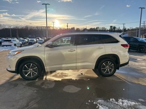 Used 2018 Toyota Highlander XLE image 4