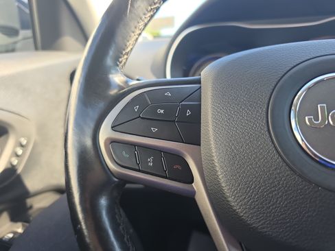 Used 2020 Jeep Cherokee Limited AWD/4WD image 21