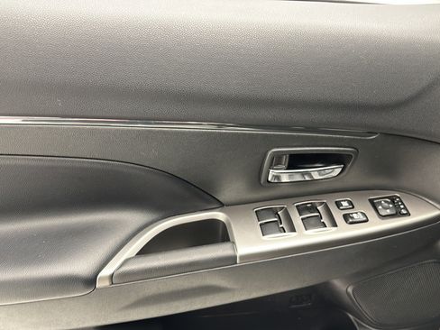 Used 2025 Mitsubishi Outlander Sport SE AWD/4WD image 12
