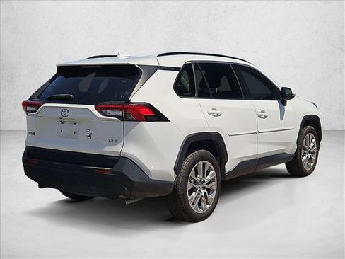 Used 2020 Toyota RAV4 XLE Premium FWD image 5