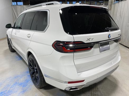 Used 2024 BMW X7 xDrive40i w/ Premium Package image 7