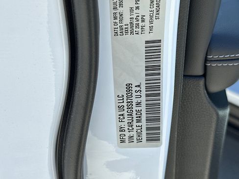 New 2025 Jeep Grand Cherokee L Laredo w/ Luxury Tech Group I image 30