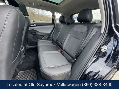 Used 2024 Volkswagen Taos SE image 11