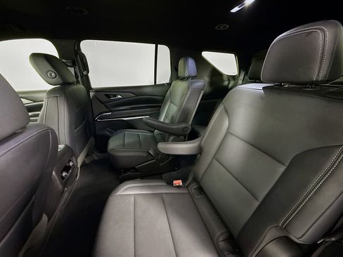 Used 2025 Chevrolet Traverse LT image 22