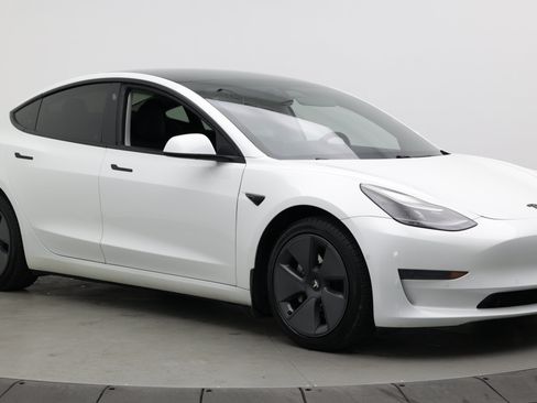 Used 2021 Tesla Model 3 Standard Range Plus RWD image 3