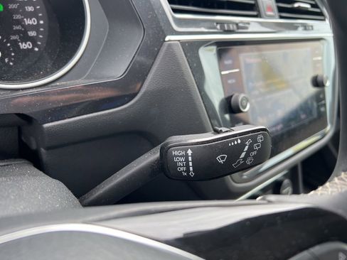 Used 2021 Volkswagen Tiguan SE image 14