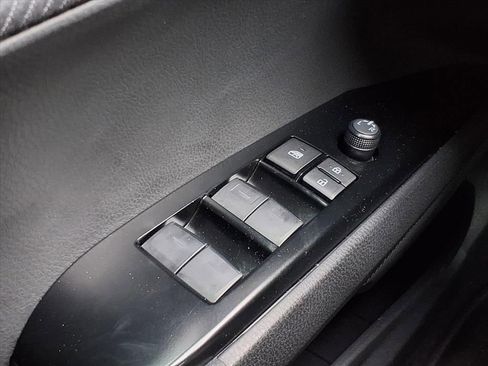 Used 2025 Toyota Camry SE image 22