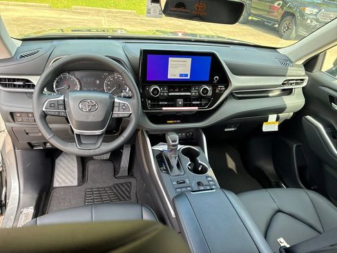 New 2026 Toyota Highlander XLE AWD/4WD image 19