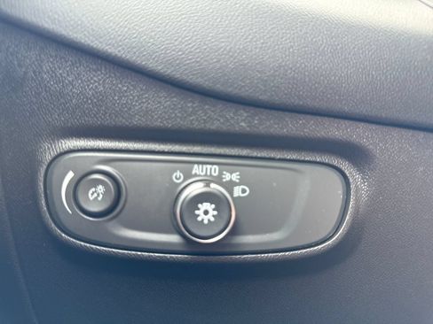 Used 2018 Chevrolet Equinox LT AWD/4WD image 28