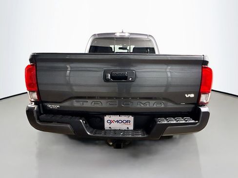 Used 2018 Toyota Tacoma TRD Sport w/ TRD Premium Sport Package image 6