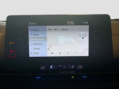 Used 2021 Toyota Sienna Platinum image 21