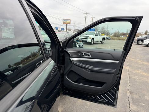 Used 2017 Ford Explorer XLT w/ Equipment Group 202A image 40
