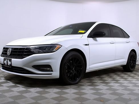 Used 2019 Volkswagen Jetta R-Line image 2