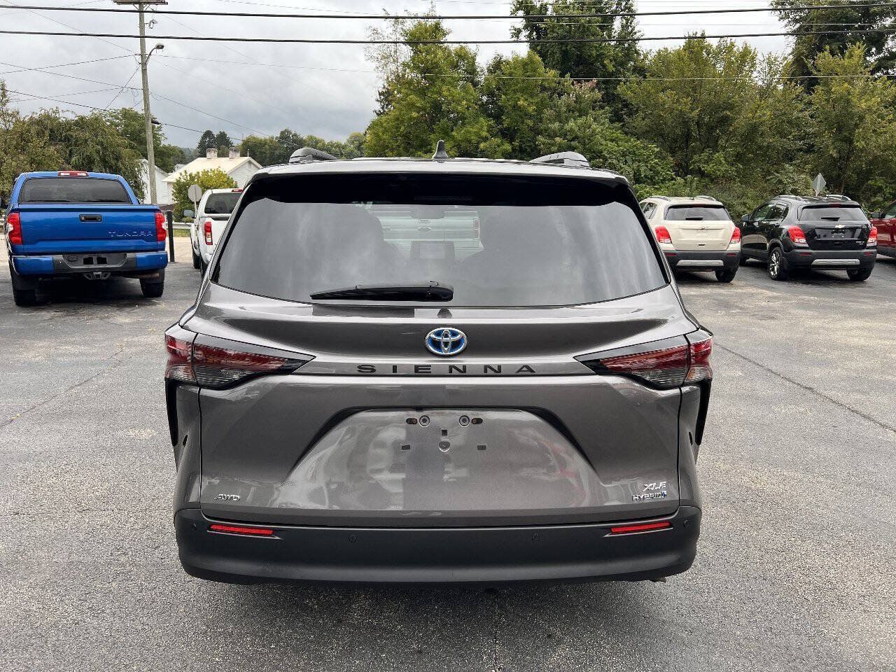 Used 2024 Toyota Sienna XLE w/ XLE Plus Package AWD/4WD image 6