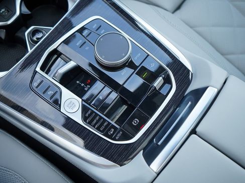 New 2026 BMW X7 xDrive40i w/ M Sport Package AWD/4WD image 17