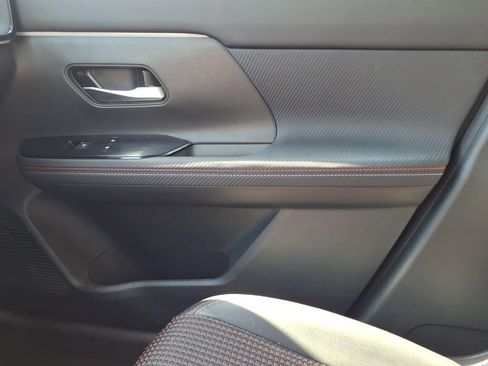 Used 2025 Nissan Kicks SR FWD image 26