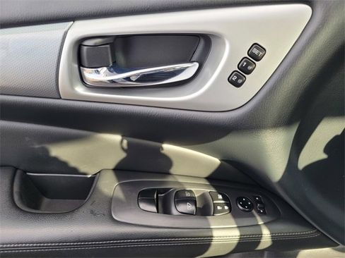 Used 2018 Nissan Pathfinder SL image 20